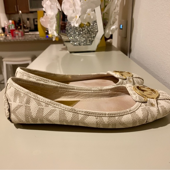 Michael Kors Vanilla Flats Sz 8.5 - Picture 2 of 5